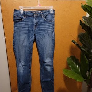Form fitting jeans